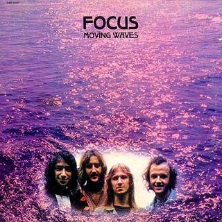 Focus moving waves (320x320)