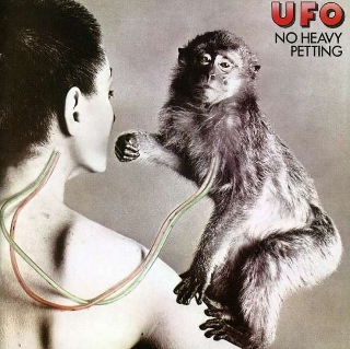 UFO no heavy petting (320x319)
